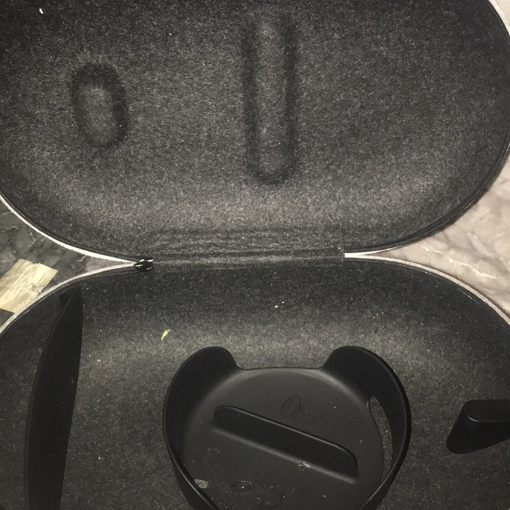 Oculus Quest 2 With Extended Battery Pack And Carrying Case